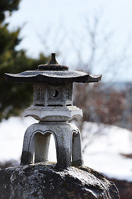 포토 JPG 주간 해외풍경 아시아 조각 일본문화 석조 풍경 사람없음 야외 아웃포커스 조형물 일본 돌_바위 사찰 일본전통 조각_조소 국내포토 자연요소 동양문화 전통 해외 나라 외국문화 종교건축 촬영기법 미술 조소 파일형식