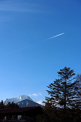 포토 JPG 주간 나무 식물 구름 해외풍경 아시아 자연 하늘 산 풍경 사람없음 야외 일본 눈 비행운 국내포토 자연요소 해외 나라 날씨 생태계 파일형식 구름_자연