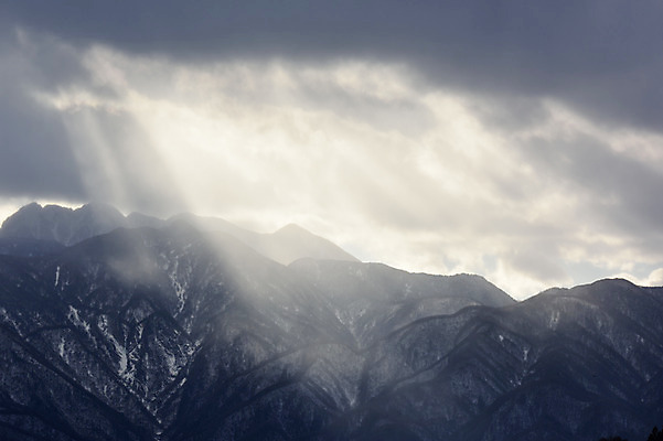 포토 JPG 주간 구름 해외풍경 계절 아시아 겨울 자연 하늘 산 풍경 사람없음 야외 빛 햇빛 일본 눈 미나미알프스 겨울풍경 빛무리 국내포토 자연요소 해외 나라 날씨 태양 생태계 파일형식