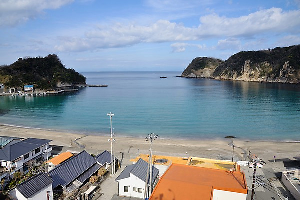 포토 JPG 주간 구름 바다 섬 자연 하늘 주택 풍경 해변 사람없음 야외 건물 마을 해안도시 국내포토 자연요소 건축물 도시 생태계 파일형식