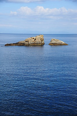 포토 JPG 주간 구름 바다 자연 하늘 풍경 사람없음 야외 돌_바위 바위 국내포토 자연요소 생태계 파일형식