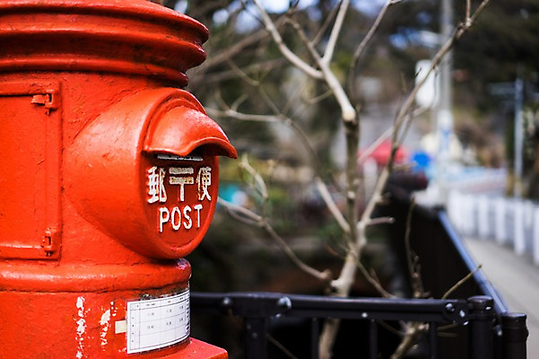 포토 JPG 주간 나무 식물 시설물 거리풍경 풍경 사람없음 야외 아웃포커스 우체통 우편물 국내포토 자연요소 건축물 거리 촬영기법 파일형식