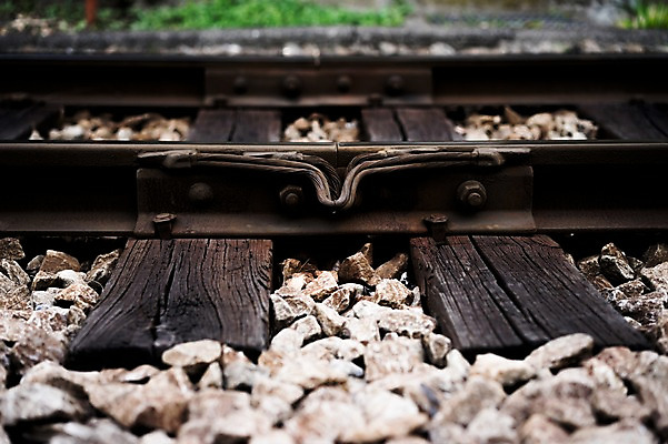 포토 JPG 주간 시설물 교통 교통시설 사람없음 야외 아웃포커스 기찻길 돌_바위 철도의날 국내포토 자연요소 건축물 촬영기법 시설 파일형식 법정기념일