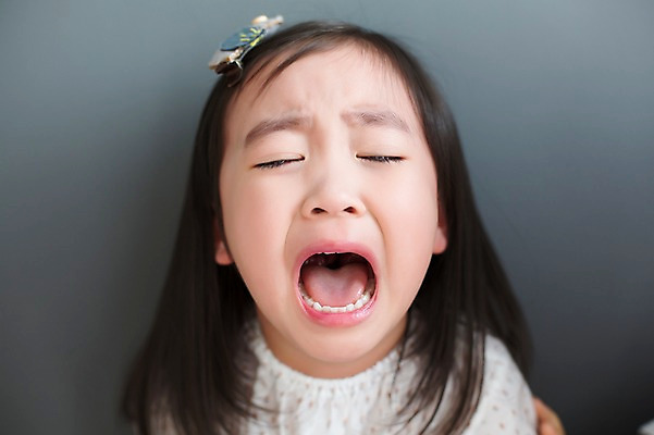 포토 JPG 스튜디오촬영 라이프스타일 여자 어린이라이프 어린이 모션 실내 한명 사람 앉기 동양인 소녀 상반신 앞모습 유치원생 한국인 울음 포근함 편안함 눈물 소녀한명만 국내포토 1 감정 뷰포인트 표정 인종 내부 생활 감각 여자한명만 소녀만 파일형식