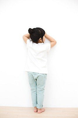 포토 JPG 스튜디오촬영 전신 라이프스타일 여자 어린이라이프 어린이 모션 놀이 실내 한명 서기 사람 동양인 손짓 소녀 뒷모습 유치원생 한국인 술래잡기 소녀한명만 국내포토 1 뷰포인트 인종 내부 생활 여자한명만 소녀만 파일형식