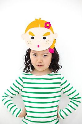 포토 JPG 스튜디오촬영 라이프스타일 여자 어린이라이프 어린이 허리손 모션 놀이 실내 가면 한명 서기 사람 동양인 소녀 상반신 앞모습 귀여움 유치원생 한국인 찡그림 즐거움 소녀한명만 국내포토 1 감정 뷰포인트 포즈 컨셉 표정 인종 내부 생활 여자한명만 소녀만 파일형식