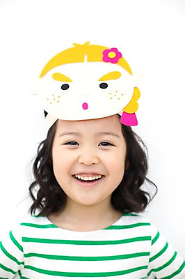 포토 JPG 스튜디오촬영 라이프스타일 여자 어린이라이프 어린이 모션 놀이 실내 가면 한명 서기 미소 사람 동양인 소녀 상반신 앞모습 귀여움 유치원생 한국인 즐거움 소녀한명만 국내포토 1 감정 뷰포인트 컨셉 표정 인종 내부 생활 여자한명만 소녀만 파일형식