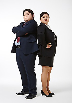 포토 JPG 스튜디오촬영 전신 라이프스타일 여자 남자 허리손 비즈니스 모션 함께함 실내 서기 사람 동양인 성인 두명 옆모습 30대 비즈니스라이프 팔짱 한국인 직장인 비즈니스맨 비즈니스우먼 비만 신입사원 질투 장년만 성인만 국내포토 직업 감정 뷰포인트 포즈 컨셉 인종 내부 생활 장년 몸매 파일형식