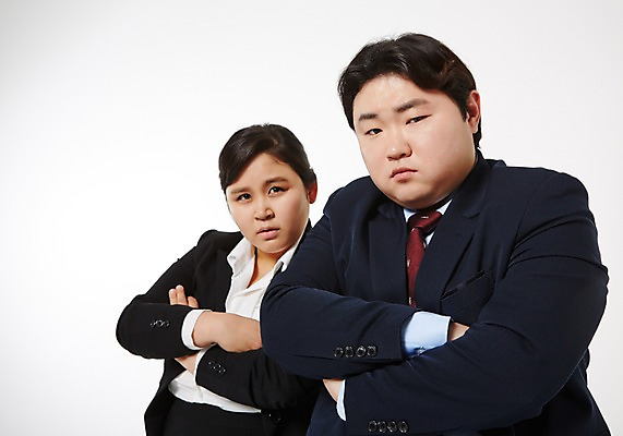 포토 JPG 스튜디오촬영 라이프스타일 여자 남자 비즈니스 모션 함께함 실내 서기 사람 동양인 정장 상반신 성인 두명 앞모습 30대 비즈니스라이프 팔짱 한국인 직장인 비즈니스맨 비즈니스우먼 비만 고민 신입사원 장년만 성인만 국내포토 직업 옷 감정 뷰포인트 컨셉 인종 내부 생활 장년 몸매 파일형식