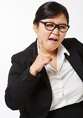 포토 JPG 스튜디오촬영 라이프스타일 여자 안경 비즈니스 손가락 모션 실내 한명 서기 사람 동양인 정장 손짓 상반신 성인 앞모습 30대 비즈니스라이프 한국인 직장인 비즈니스우먼 비만 신입사원 성인여자한명만 장년만 장년여자만 장년여자한명만 안경낌 국내포토 직업 1 손 잡화 옷 뷰포인트 인종 내부 생활 장년 몸매 여자만 여자한명만 성인여자만 성인만 파일형식