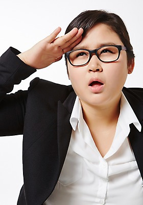 포토 JPG 스튜디오촬영 라이프스타일 응시 여자 안경 비즈니스 모션 실내 한명 서기 사람 동양인 정장 손짓 상반신 성인 앞모습 30대 비즈니스라이프 한국인 관찰 직장인 비즈니스우먼 비만 신입사원 성인여자한명만 장년만 장년여자만 장년여자한명만 안경낌 국내포토 직업 1 시선 잡화 옷 뷰포인트 인종 내부 생활 장년 몸매 여자만 여자한명만 성인여자만 성인만 파일형식