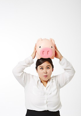 포토 JPG 스튜디오촬영 라이프스타일 여자 비즈니스 모션 실내 한명 서기 미소 들기 사람 동양인 정장 상반신 성인 앞모습 30대 금융 비즈니스라이프 저축 한국인 돼지저금통 저금통 직장인 비즈니스우먼 비만 신입사원 성인여자한명만 장년만 장년여자만 장년여자한명만 국내포토 직업 1 옷 뷰포인트 표정 인종 내부 생활 장년 경제 몸매 여자만 여자한명만 성인여자만 성인만 파일형식