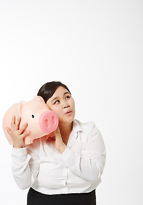 포토 JPG 스튜디오촬영 라이프스타일 응시 여자 비즈니스 모션 실내 한명 서기 들기 사람 동양인 정장 상반신 성인 앞모습 30대 금융 비즈니스라이프 저축 한국인 돼지저금통 저금통 직장인 비즈니스우먼 비만 신입사원 성인여자한명만 장년만 장년여자만 장년여자한명만 국내포토 직업 1 시선 옷 뷰포인트 인종 내부 생활 장년 경제 몸매 여자만 여자한명만 성인여자만 성인만 파일형식