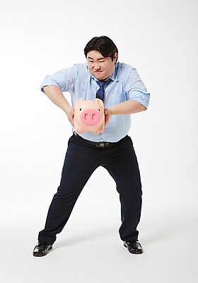 포토 JPG 스튜디오촬영 전신 라이프스타일 남자 비즈니스 모션 실내 한명 서기 들기 사람 동양인 정장 성인 앞모습 30대 금융 비즈니스라이프 저축 한국인 돼지저금통 저금통 직장인 비즈니스맨 비만 신입사원 성인남자한명만 장년만 장년남자만 장년남자한명만 국내포토 직업 1 옷 뷰포인트 인종 내부 생활 장년 경제 몸매 남자만 남자한명만 성인남자만 성인만 파일형식