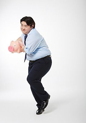 포토 JPG 스튜디오촬영 전신 라이프스타일 남자 비즈니스 모션 실내 한명 서기 들기 사람 동양인 정장 성인 옆모습 30대 금융 비즈니스라이프 저축 한국인 돼지저금통 저금통 직장인 비즈니스맨 비만 신입사원 성인남자한명만 장년만 장년남자만 장년남자한명만 국내포토 직업 1 옷 뷰포인트 인종 내부 생활 장년 경제 몸매 남자만 남자한명만 성인남자만 성인만 파일형식