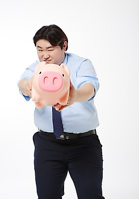 포토 JPG 스튜디오촬영 라이프스타일 남자 비즈니스 모션 실내 한명 서기 미소 들기 사람 동양인 정장 상반신 성인 앞모습 30대 금융 비즈니스라이프 저축 한국인 돼지저금통 저금통 직장인 비즈니스맨 비만 신입사원 성인남자한명만 장년만 장년남자만 장년남자한명만 국내포토 직업 1 옷 뷰포인트 표정 인종 내부 생활 장년 경제 몸매 남자만 남자한명만 성인남자만 성인만 파일형식