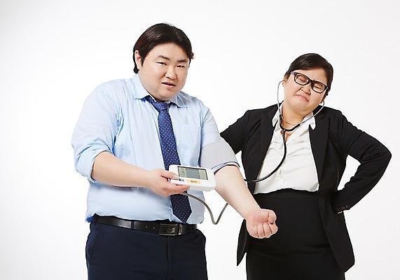 포토 JPG 스튜디오촬영 라이프스타일 여자 남자 허리손 비즈니스 청진기 모션 함께함 실내 건강 서기 들기 사람 동양인 정장 상반신 성인 두명 앞모습 30대 비즈니스라이프 건강관리 주먹 한국인 직장인 비즈니스맨 비즈니스우먼 비만 신입사원 혈압계 혈압 장년만 성인만 안경낌 국내포토 직업 옷 안경 뷰포인트 포즈 컨셉 의료기기 관리 인종 내부 생활 장년 몸매 파일형식