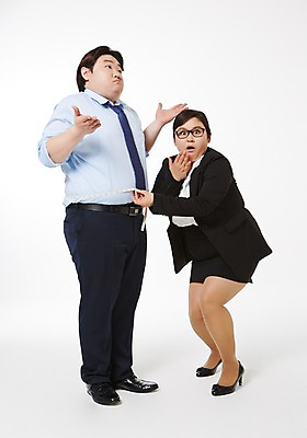 포토 JPG 스튜디오촬영 전신 라이프스타일 여자 남자 비즈니스 모션 함께함 실내 줄자 서기 사람 동양인 정장 손짓 성인 두명 앞모습 30대 비즈니스라이프 놀람 한국인 직장인 비즈니스맨 비즈니스우먼 비만 측정 신입사원 뱃살 장년만 성인만 안경낌 국내포토 직업 옷 감정 안경 뷰포인트 컨셉 표정 자 인종 내부 생활 장년 몸매 파일형식