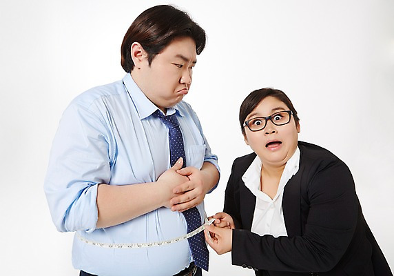 포토 JPG 스튜디오촬영 라이프스타일 여자 남자 비즈니스 모션 함께함 실내 줄자 서기 사람 동양인 정장 손짓 상반신 성인 두명 앞모습 30대 비즈니스라이프 놀람 한국인 직장인 비즈니스맨 비즈니스우먼 비만 측정 신입사원 뱃살 장년만 성인만 안경낌 국내포토 직업 옷 감정 안경 뷰포인트 컨셉 표정 자 인종 내부 생활 장년 몸매 파일형식