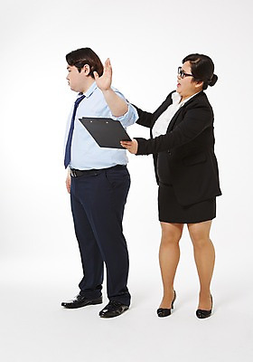 포토 JPG 스튜디오촬영 전신 라이프스타일 여자 남자 비즈니스 모션 함께함 실내 서기 들기 사람 동양인 정장 손짓 성인 두명 옆모습 30대 비즈니스라이프 한국인 직장인 비즈니스맨 비즈니스우먼 거절 비만 신입사원 문서 장년만 성인만 안경낌 국내포토 직업 옷 안경 뷰포인트 컨셉 인종 내부 생활 장년 몸매 파일형식