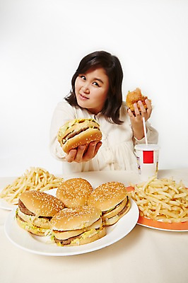 포토 JPG 스튜디오촬영 라이프스타일 여자 음식 모션 패스트푸드 실내 한명 미소 들기 사람 앉기 동양인 상반신 성인 앞모습 30대 한국인 감자튀김 햄버거 먹기 비만 즐거움 주기 콜라 뚱보라이프 성인여자한명만 장년만 장년여자만 장년여자한명만 국내포토 1 감정 뷰포인트 감자 표정 인종 내부 생활 장년 튀김 인스턴트 몸매 탄산음료 여자만 여자한명만 성인여자만 성인만 파일형식