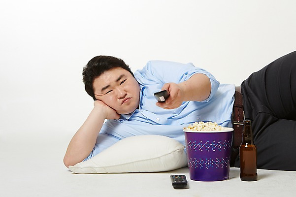 포토 JPG 스튜디오촬영 라이프스타일 남자 베개 모션 휴식 맥주 실내 한명 들기 사람 동양인 상반신 성인 앞모습 30대 눕기 턱괴기 한국인 리모컨 비만 팝콘 안식처 뚱보라이프 성인남자한명만 장년만 장년남자만 장년남자한명만 혼족 국내포토 1 뷰포인트 컨셉 침구 주류 인종 내부 생활 장년 몸매 싱글라이프 남자만 남자한명만 성인남자만 성인만 파일형식