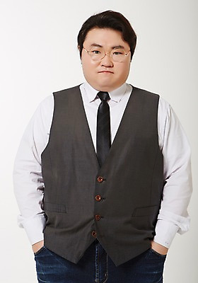 포토 JPG 스튜디오촬영 라이프스타일 남자 안경 모션 실내 한명 서기 사람 동양인 상반신 성인 앞모습 캐주얼 30대 한국인 비만 주머니손 뚱보라이프 성인남자한명만 장년만 장년남자만 장년남자한명만 안경낌 국내포토 1 잡화 옷 뷰포인트 인종 내부 생활 장년 몸매 남자만 남자한명만 성인남자만 성인만 파일형식