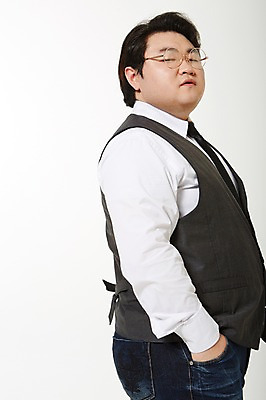 포토 JPG 스튜디오촬영 라이프스타일 남자 안경 모션 실내 한명 서기 사람 동양인 손짓 상반신 성인 옆모습 캐주얼 30대 한국인 비만 뚱보라이프 성인남자한명만 장년만 장년남자만 장년남자한명만 안경낌 국내포토 1 잡화 옷 뷰포인트 인종 내부 생활 장년 몸매 남자만 남자한명만 성인남자만 성인만 파일형식