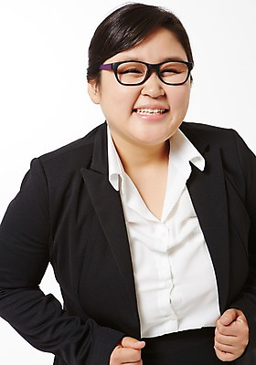 포토 JPG 스튜디오촬영 라이프스타일 여자 안경 비즈니스 모션 실내 한명 서기 미소 사람 동양인 정장 상반신 성인 앞모습 30대 비즈니스라이프 한국인 비즈니스우먼 비만 성인여자한명만 장년만 장년여자만 장년여자한명만 안경낌 국내포토 1 잡화 옷 뷰포인트 표정 인종 내부 생활 장년 직장인 몸매 여자만 여자한명만 성인여자만 성인만 파일형식