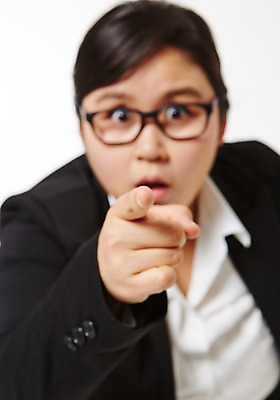 포토 JPG 스튜디오촬영 라이프스타일 여자 안경 비즈니스 모션 실내 한명 서기 사람 동양인 정장 손짓 상반신 성인 앞모습 아웃포커스 30대 비즈니스라이프 한국인 가리킴 비즈니스우먼 비만 성인여자한명만 장년만 장년여자만 장년여자한명만 안경낌 국내포토 1 잡화 옷 뷰포인트 촬영기법 인종 내부 생활 장년 직장인 몸매 여자만 여자한명만 성인여자만 성인만 파일형식 직업