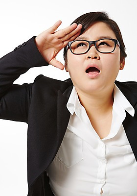 포토 JPG 스튜디오촬영 라이프스타일 응시 여자 안경 비즈니스 모션 실내 한명 서기 사람 동양인 정장 손짓 상반신 성인 앞모습 30대 비즈니스라이프 한국인 관찰 비즈니스우먼 비만 성인여자한명만 장년만 장년여자만 장년여자한명만 안경낌 국내포토 1 시선 잡화 옷 뷰포인트 인종 내부 생활 장년 직장인 몸매 여자만 여자한명만 성인여자만 성인만 파일형식