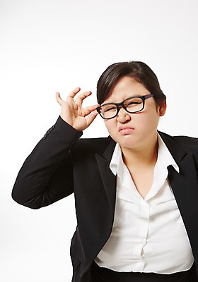 포토 JPG 스튜디오촬영 라이프스타일 여자 안경 비즈니스 모션 실내 한명 서기 사람 동양인 정장 손짓 상반신 성인 앞모습 30대 비즈니스라이프 한국인 비즈니스우먼 찡그림 비만 성인여자한명만 장년만 장년여자만 장년여자한명만 안경낌 국내포토 1 잡화 옷 뷰포인트 표정 인종 내부 생활 장년 직장인 몸매 여자만 여자한명만 성인여자만 성인만 파일형식