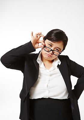 포토 JPG 스튜디오촬영 라이프스타일 여자 안경 허리손 비즈니스 모션 실내 한명 서기 사람 동양인 정장 손짓 상반신 성인 앞모습 30대 비즈니스라이프 한국인 비즈니스우먼 비만 성인여자한명만 장년만 장년여자만 장년여자한명만 안경낌 국내포토 1 잡화 옷 뷰포인트 포즈 인종 내부 생활 장년 직장인 몸매 여자만 여자한명만 성인여자만 성인만 파일형식