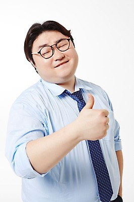 포토 JPG 스튜디오촬영 라이프스타일 남자 안경 비즈니스 모션 실내 한명 서기 미소 사람 동양인 정장 손짓 상반신 성인 앞모습 30대 비즈니스라이프 한국인 최고 비즈니스맨 비만 성인남자한명만 장년만 장년남자만 장년남자한명만 안경낌 국내포토 1 잡화 옷 뷰포인트 표정 인종 내부 생활 장년 직장인 몸매 남자만 남자한명만 성인남자만 성인만 파일형식