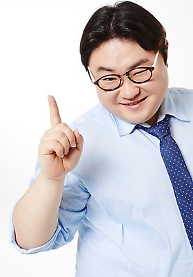 포토 JPG 스튜디오촬영 라이프스타일 남자 안경 비즈니스 모션 실내 한명 서기 미소 사람 동양인 정장 손짓 상반신 성인 앞모습 30대 비즈니스라이프 한국인 가리킴 비즈니스맨 비만 성인남자한명만 장년만 장년남자만 장년남자한명만 안경낌 국내포토 1 잡화 옷 뷰포인트 표정 인종 내부 생활 장년 직장인 몸매 남자만 남자한명만 성인남자만 성인만 파일형식