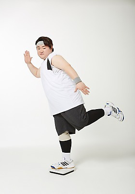 포토 JPG 스튜디오촬영 전신 라이프스타일 남자 다이어트 모션 실내 한명 서기 사람 동양인 손짓 성인 옆모습 30대 운동복 운동 한국인 목표 비만 체중계 열정 다리들기 뚱보라이프 성인남자한명만 장년만 장년남자만 장년남자한명만 국내포토 1 옷 감정 뷰포인트 컨셉 건강 인종 내부 생활 장년 몸매 남자만 남자한명만 성인남자만 성인만 파일형식