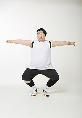 포토 JPG 스튜디오촬영 전신 라이프스타일 남자 다이어트 모션 팔벌리기 실내 한명 서기 사람 동양인 성인 앞모습 30대 운동복 운동 헬스 스트레칭 한국인 구부린 목표 비만 열정 체조 뚱보라이프 성인남자한명만 장년만 장년남자만 장년남자한명만 국내포토 1 옷 감정 뷰포인트 컨셉 건강 인종 내부 생활 장년 몸매 남자만 남자한명만 성인남자만 성인만 파일형식