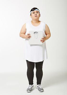 포토 JPG 스튜디오촬영 전신 라이프스타일 응시 여자 다이어트 모션 실내 한명 서기 들기 사람 동양인 성인 앞모습 30대 운동 한국인 목표 비만 체중계 열정 뚱보라이프 성인여자한명만 장년만 장년여자만 장년여자한명만 국내포토 1 시선 감정 뷰포인트 컨셉 건강 인종 내부 생활 장년 몸매 여자만 여자한명만 성인여자만 성인만 파일형식