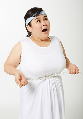 포토 JPG 스튜디오촬영 라이프스타일 손 여자 다이어트 모션 실내 줄자 한명 서기 들기 사람 동양인 손짓 상반신 성인 앞모습 신체부위 30대 운동 놀람 한국인 목표 비만 열정 뚱보라이프 성인한명만 장년만 성인만 국내포토 1 감정 뷰포인트 컨셉 표정 자 건강 인종 내부 생활 장년 몸매 파일형식