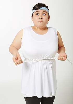 포토 JPG 스튜디오촬영 라이프스타일 손 여자 다이어트 모션 실내 줄자 한명 서기 들기 사람 동양인 손짓 상반신 성인 앞모습 신체부위 30대 운동 놀람 한국인 목표 비만 열정 뚱보라이프 성인한명만 장년만 성인만 국내포토 1 감정 뷰포인트 컨셉 표정 자 건강 인종 내부 생활 장년 몸매 파일형식