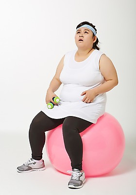 포토 JPG 스튜디오촬영 전신 라이프스타일 응시 여자 다이어트 모션 실내 한명 들기 사람 앉기 동양인 손짓 성인 앞모습 30대 운동 아령 한국인 짐볼 목표 비만 열정 뱃살 뚱보라이프 성인여자한명만 장년만 장년여자만 장년여자한명만 국내포토 1 시선 감정 뷰포인트 컨셉 건강 인종 내부 생활 장년 몸매 여자만 여자한명만 성인여자만 성인만 파일형식