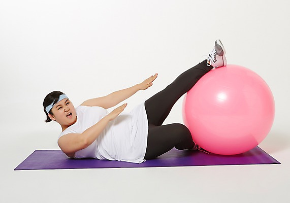 포토 JPG 스튜디오촬영 전신 라이프스타일 여자 다이어트 모션 실내 한명 사람 동양인 손짓 성인 앞모습 30대 눕기 운동 한국인 짐볼 목표 비만 열정 다리들기 뚱보라이프 성인여자한명만 장년만 장년여자만 장년여자한명만 국내포토 1 감정 뷰포인트 컨셉 건강 인종 내부 생활 장년 몸매 여자만 여자한명만 성인여자만 성인만 파일형식