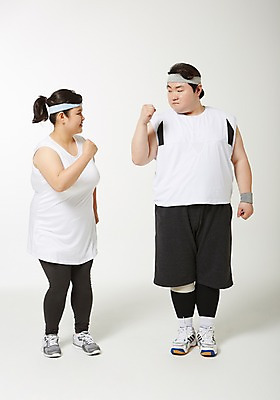 포토 JPG 스튜디오촬영 전신 라이프스타일 커플 여자 남자 다이어트 모션 실내 서기 사람 동양인 손짓 성인 두명 앞모습 30대 운동 파이팅 주먹 한국인 목표 결심 비만 열정 뚱보라이프 장년만 성인만 국내포토 감정 뷰포인트 컨셉 관계 건강 인종 내부 생활 장년 몸매 파일형식
