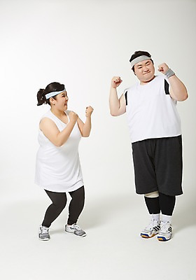 포토 JPG 스튜디오촬영 전신 라이프스타일 커플 여자 남자 다이어트 모션 실내 서기 사람 동양인 손짓 성인 두명 앞모습 옆모습 30대 운동복 운동 파이팅 한국인 목표 결심 비만 열정 뚱보라이프 장년만 성인만 국내포토 옷 감정 뷰포인트 컨셉 관계 건강 인종 내부 생활 장년 몸매 파일형식