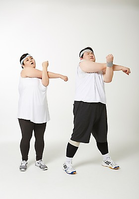 포토 JPG 스튜디오촬영 전신 라이프스타일 커플 여자 남자 다이어트 모션 실내 서기 사람 동양인 손짓 성인 두명 앞모습 30대 운동 스트레칭 한국인 목표 비만 열정 체조 뚱보라이프 장년만 성인만 국내포토 감정 뷰포인트 컨셉 관계 건강 인종 내부 생활 장년 몸매 파일형식