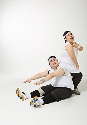 포토 JPG 스튜디오촬영 전신 라이프스타일 커플 여자 남자 다이어트 모션 실내 서기 사람 앉기 동양인 손짓 성인 두명 앞모습 30대 운동 스트레칭 한국인 가리킴 도움 목표 비만 열정 체조 뚱보라이프 장년만 성인만 국내포토 감정 뷰포인트 컨셉 관계 건강 인종 내부 생활 장년 몸매 파일형식