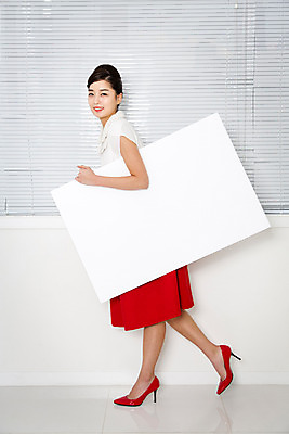 포토 JPG 여자 실내 한명 서기 사람 동양인 20대 성인 청춘 한국인 블라인드 추억 복고 화이트보드 청년만 청년여자만 청년여자한명만 성인여자한명만 국내포토 1 컨셉 모션 인종 청년 내부 커튼 여자만 여자한명만 성인여자만 성인만 파일형식