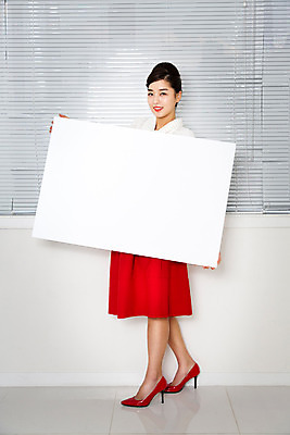 포토 JPG 여자 실내 한명 서기 사람 동양인 20대 성인 청춘 한국인 추억 복고 화이트보드 청년만 청년여자만 청년여자한명만 성인여자한명만 국내포토 1 컨셉 모션 인종 청년 내부 여자만 여자한명만 성인여자만 성인만 파일형식