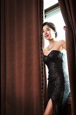 포토 JPG 드레스 여자 실내 한명 사람 동양인 20대 성인 섹시 한국인 커튼 우아함 창가 청년만 청년여자만 청년여자한명만 성인여자한명만 국내포토 1 옷 컨셉 창문 인종 청년 내부 여자만 여자한명만 성인여자만 성인만 파일형식