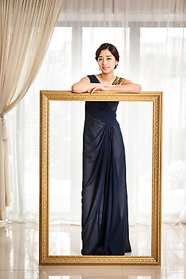 포토 JPG 드레스 여자 프레임 실내 액자틀 틀 한명 서기 사람 동양인 20대 성인 섹시 한국인 커튼 우아함 청년만 청년여자만 청년여자한명만 성인여자한명만 국내포토 1 옷 액자 컨셉 모션 인종 청년 내부 여자만 여자한명만 성인여자만 성인만 파일형식